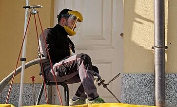 Rottura di una tubazione, dilavamento del terreno e cedimento strutturale