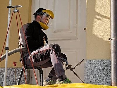 Rottura di una tubazione, dilavamento del terreno e cedimento strutturale