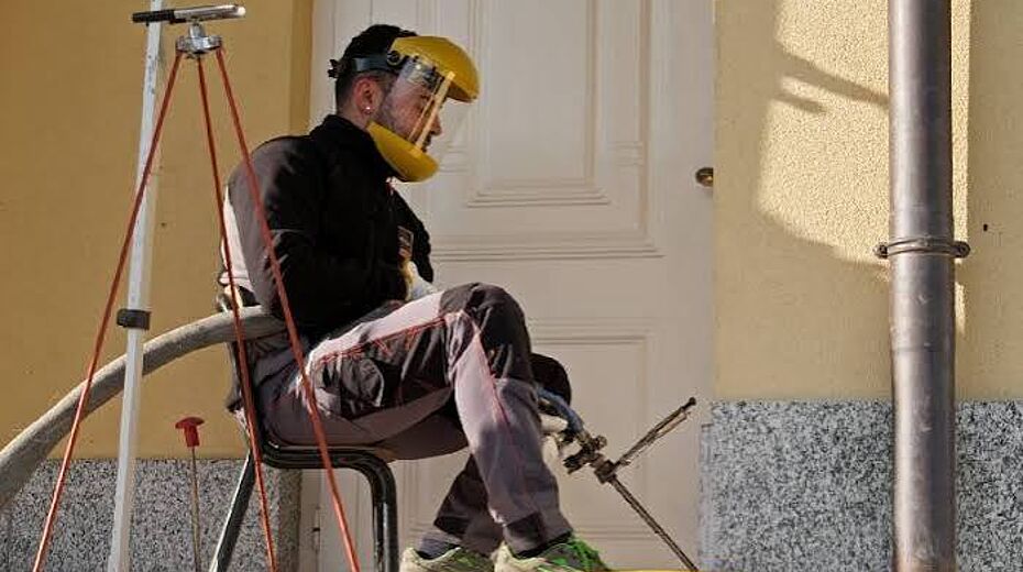 images Rottura di una tubazione, dilavamento del terreno e cedimento strutturale