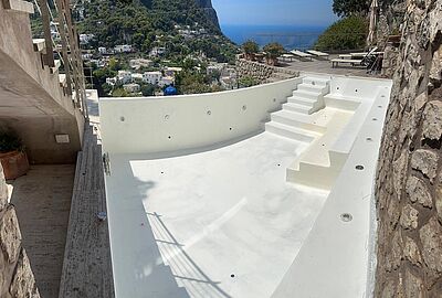 Impermeabilizzazione in uno scenario unico: una piscina pensile a Capri (NA)