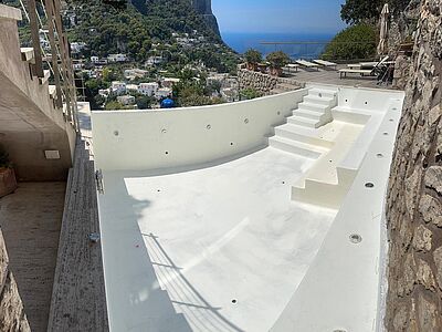 Impermeabilizzazione in uno scenario unico: una piscina pensile a Capri (NA)