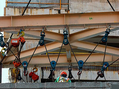 Trasporto verticale nei cantieri: come movimentare carichi ai piani alti