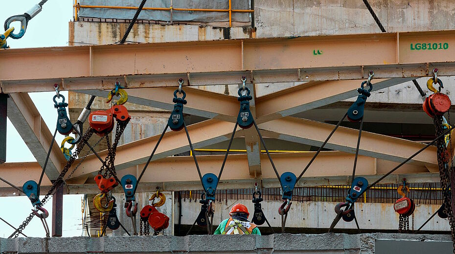 GuidaEdilizia trasporto verticale cantieri 4 11 25 Trasporto verticale nei cantieri: come movimentare carichi ai piani alti