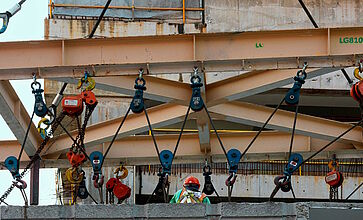 Trasporto verticale nei cantieri: come movimentare carichi ai piani alti