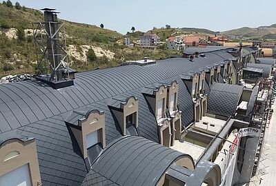 Ristrutturazione di una copertura dal profilo francese in Sicilia
