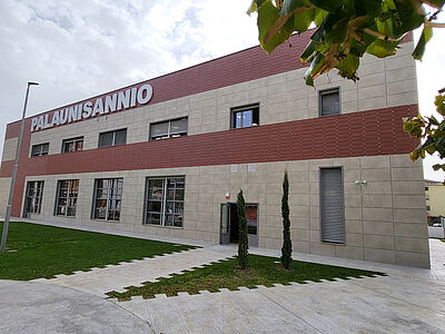 Efficienza e comfort per il nuovo PalaUnisannio con Isotec Parete Black