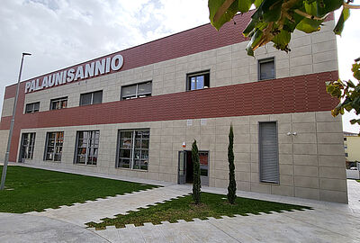 Efficienza e comfort per il nuovo PalaUnisannio con Isotec Parete Black