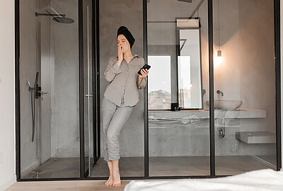 Bagno en suite: come progettarlo in camera senza rinunciare a spazio e privacy